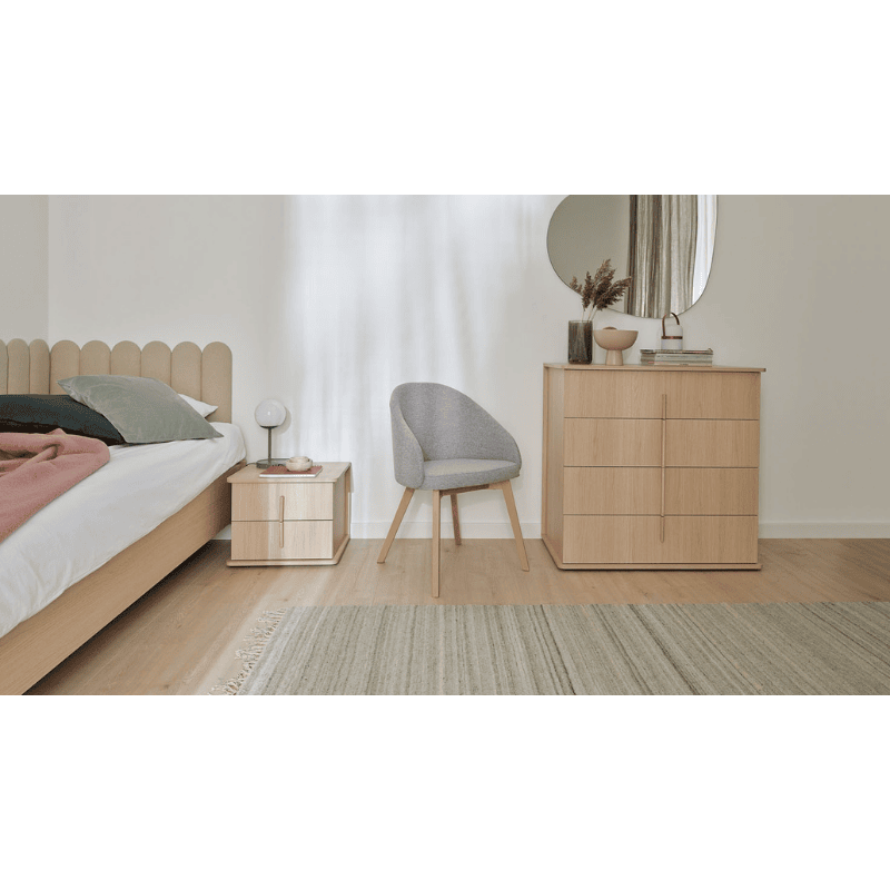 Chest of drawers in oak color